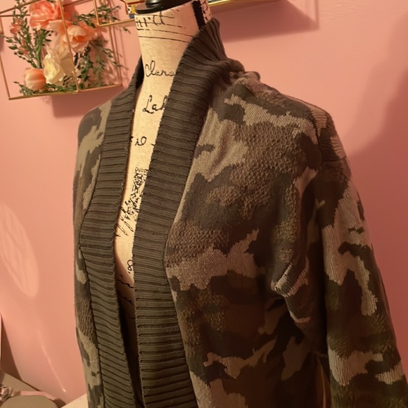 Express Cardigan - Picture 3 of 4